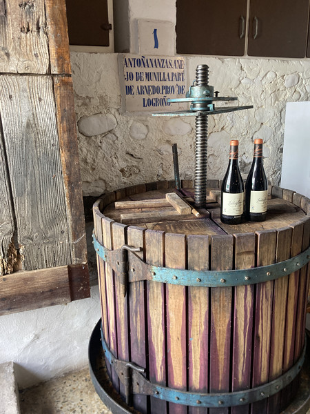 Prensa de vino tradicional en Bodega-Calado Las Pedrolas